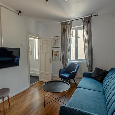 First Hostel Bucur 21 Bukares Bagian luar foto