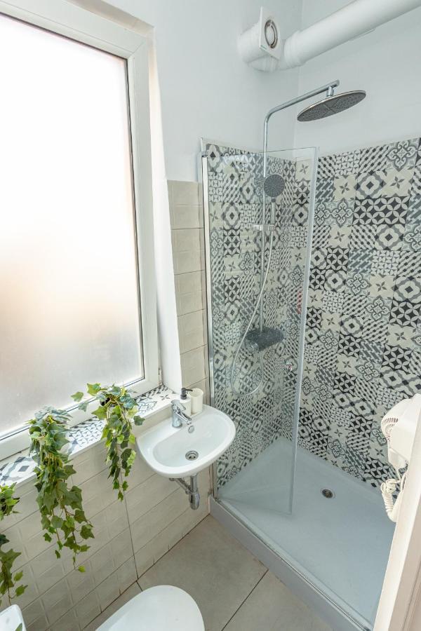 First Hostel Bucur 21 Bukares Bagian luar foto