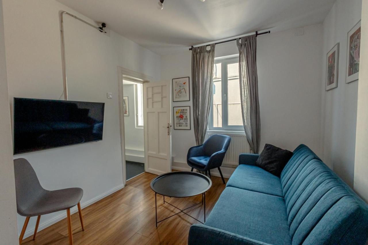 First Hostel Bucur 21 Bukares Bagian luar foto