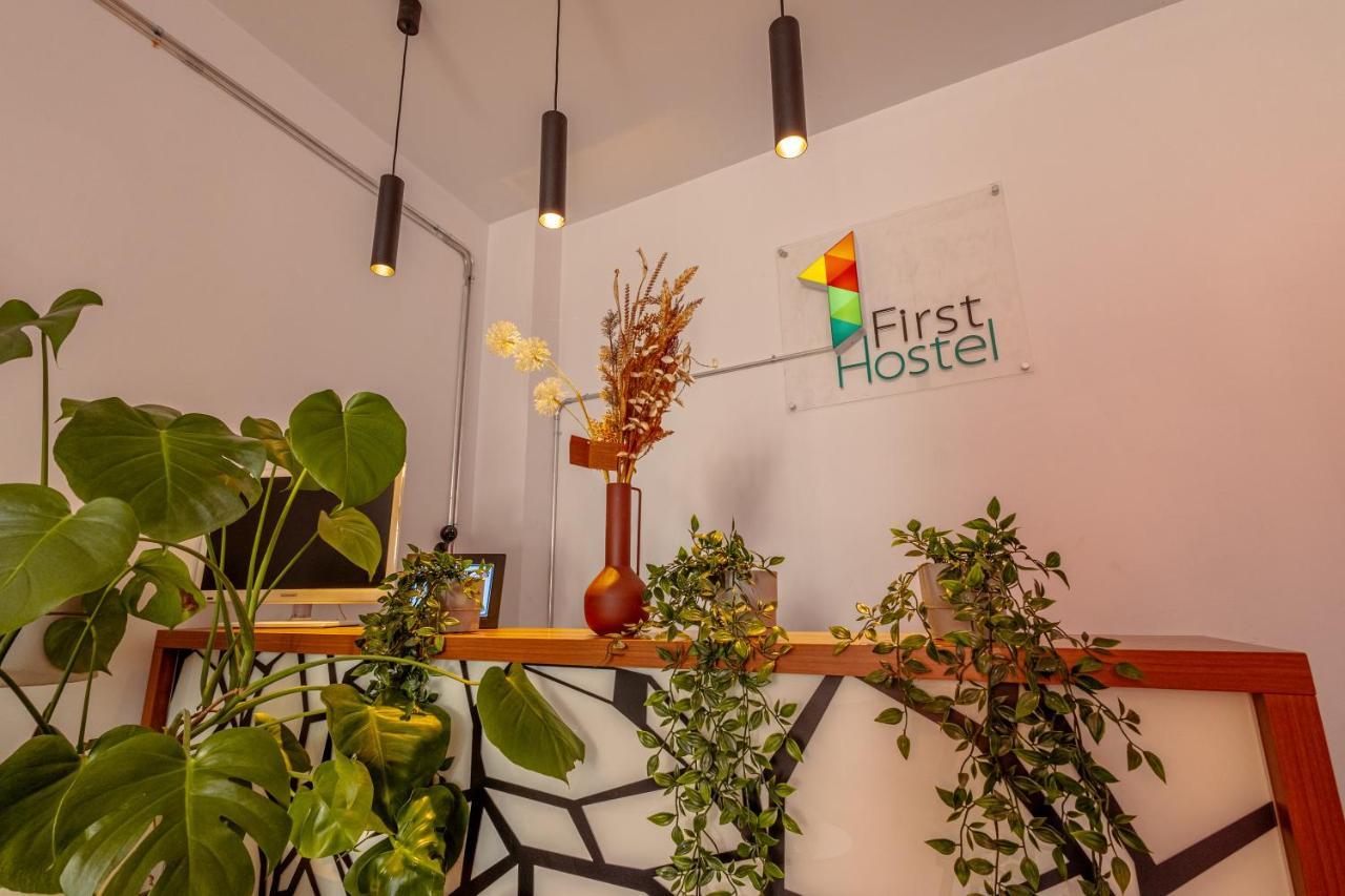First Hostel Bucur 21 Bukares Bagian luar foto
