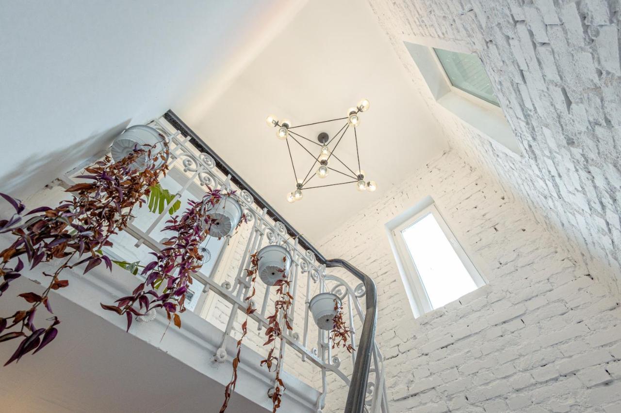 First Hostel Bucur 21 Bukares Bagian luar foto