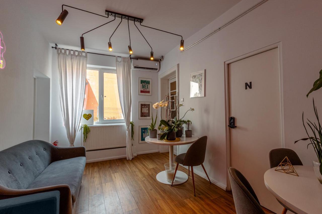 First Hostel Bucur 21 Bukares Bagian luar foto