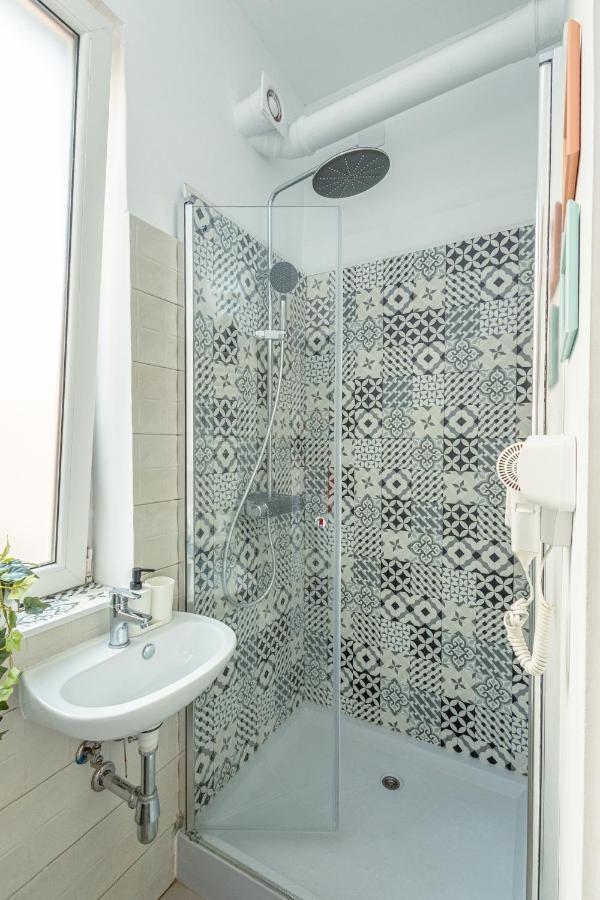 First Hostel Bucur 21 Bukares Bagian luar foto