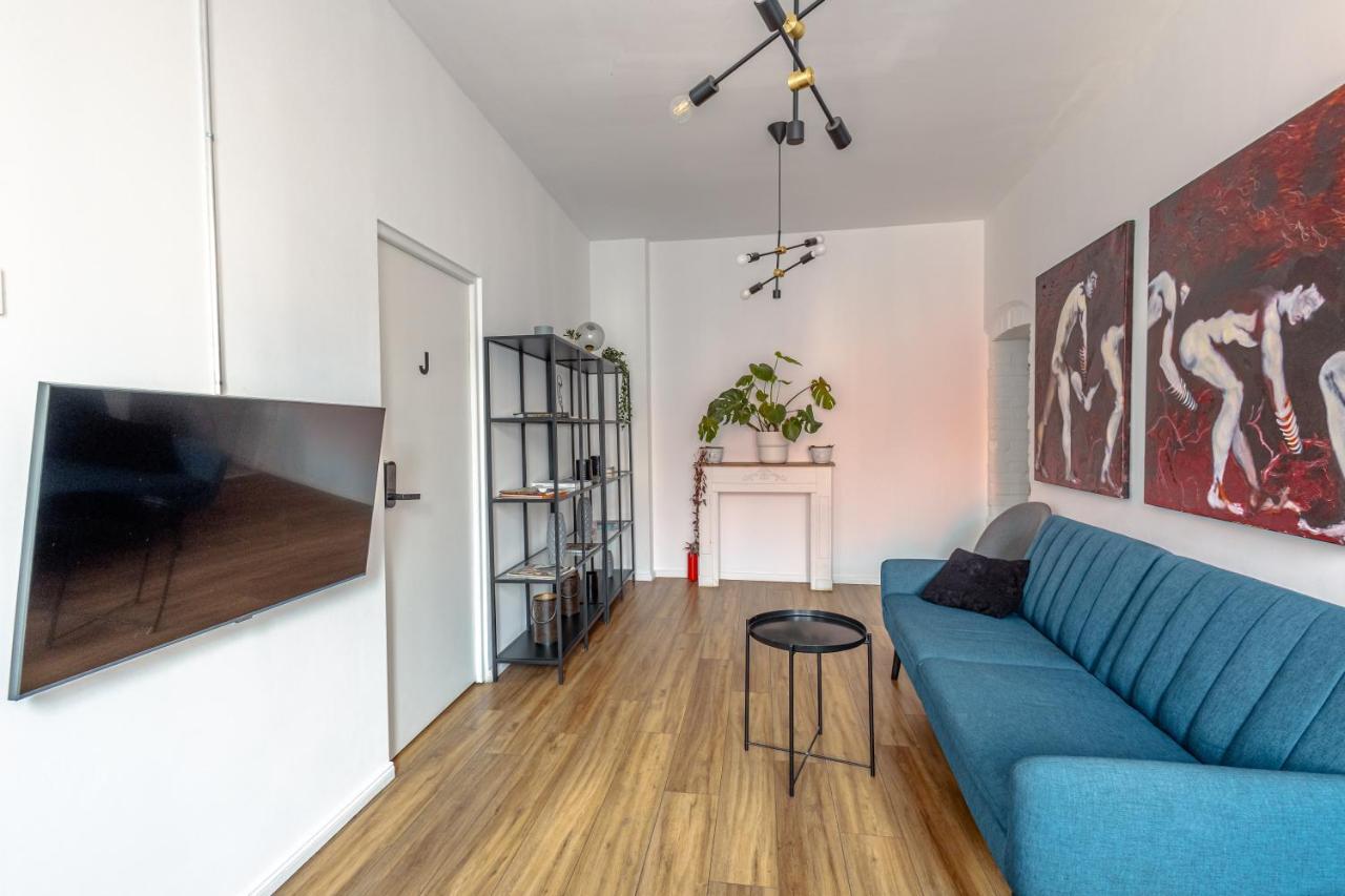 First Hostel Bucur 21 Bukares Bagian luar foto