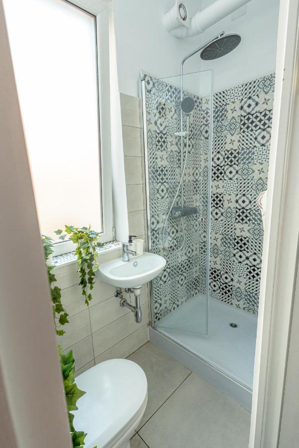 First Hostel Bucur 21 Bukares Bagian luar foto