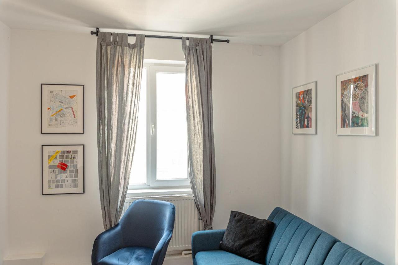 First Hostel Bucur 21 Bukares Bagian luar foto