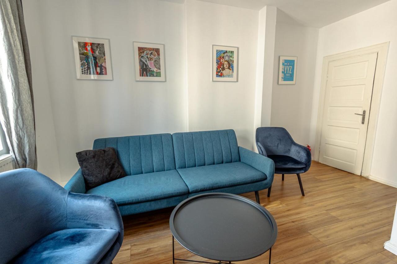 First Hostel Bucur 21 Bukares Bagian luar foto