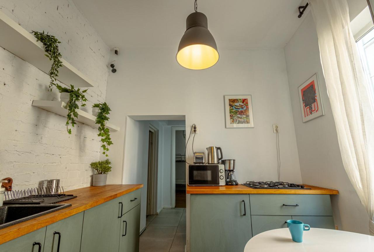 First Hostel Bucur 21 Bukares Bagian luar foto