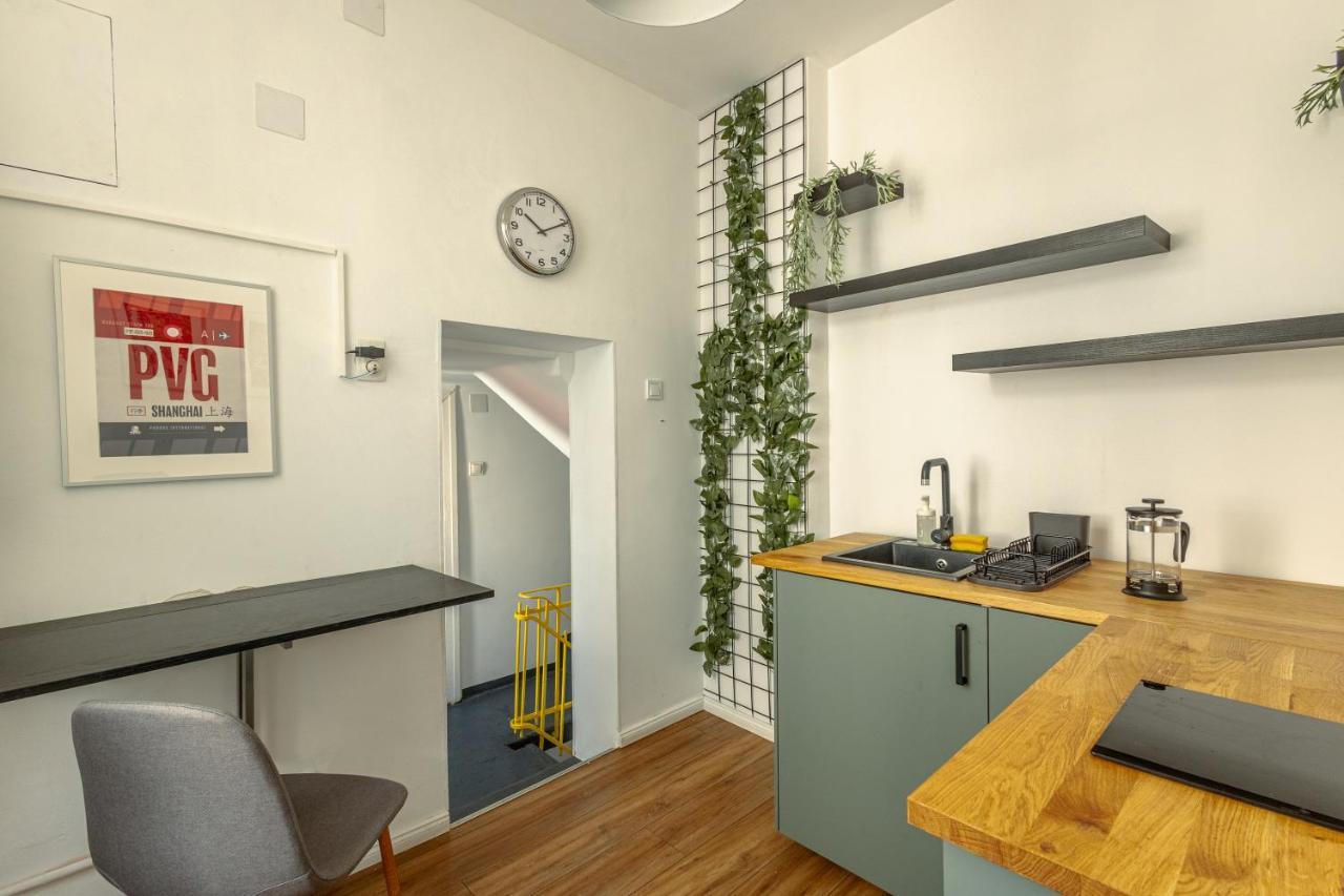 First Hostel Bucur 21 Bukares Bagian luar foto